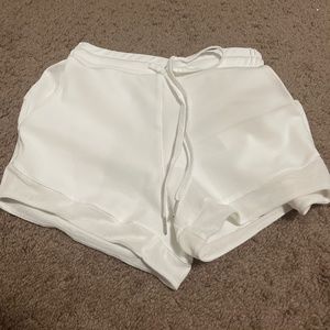 Lululemon women’s Inner Glow High-Rise Short 3"